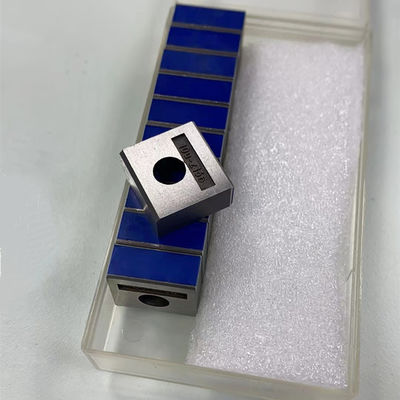 Thép Carbon Roland Gripper Pad với cao su xanh cho máy in phụ tùng 19 * 18 * 8mm