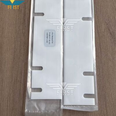 Lưỡi rửa cho Roland 700 với kích thước 1102 × 56 × 1mm và 13 lỗ trong nhựa cao